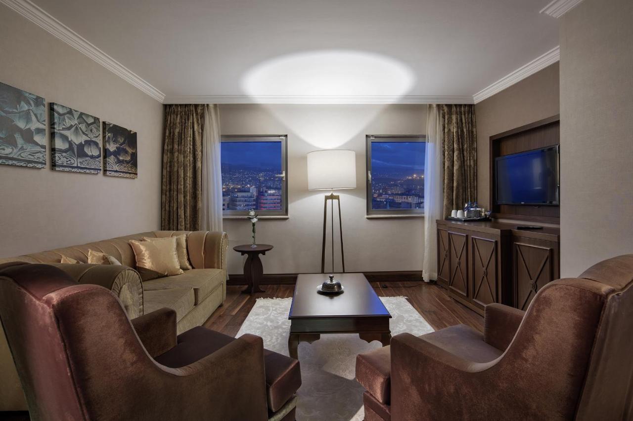 Wyndham Grand Kayseri Bilik gambar A living room at the hotel